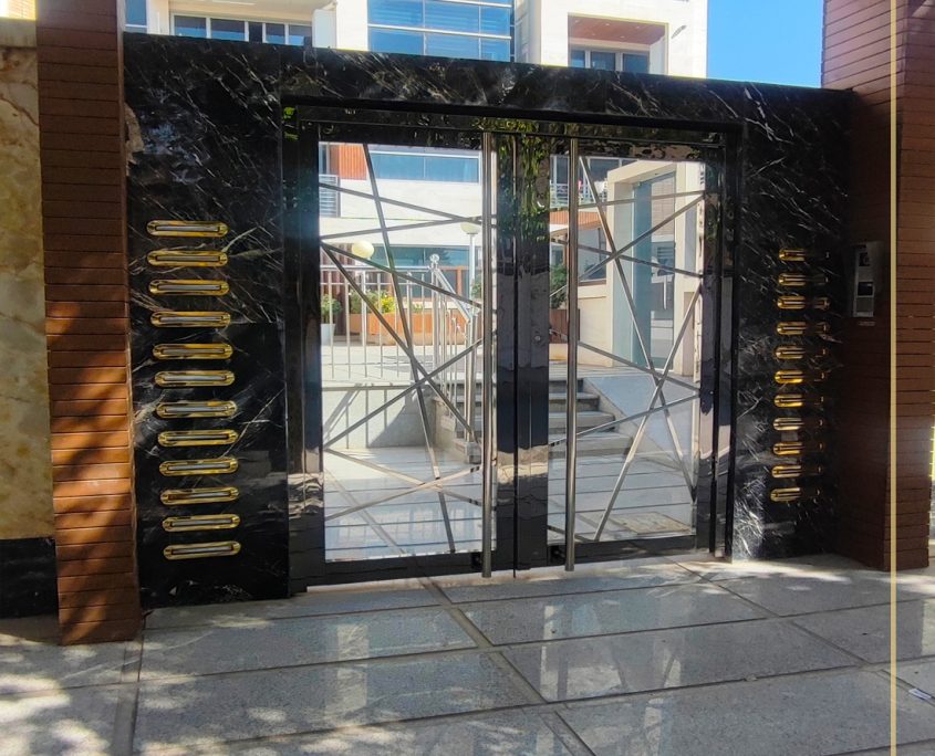 بازسازی مشاعات: راهنمای جامع برای مدیران مجتمع ها 2 بازسازی پیاده رو وتعمیر درب حیاط